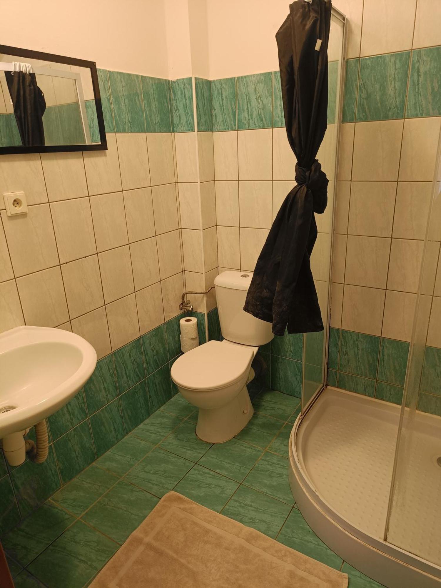Hobiti Doupe * Strazisko